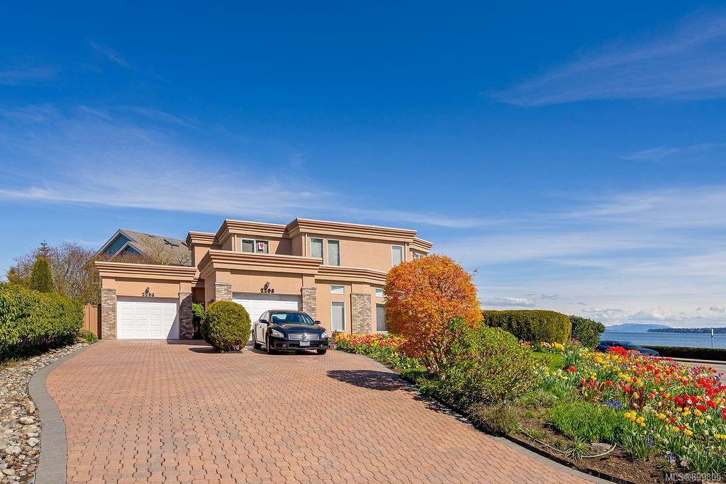 2296 Frost Ave, Victoria