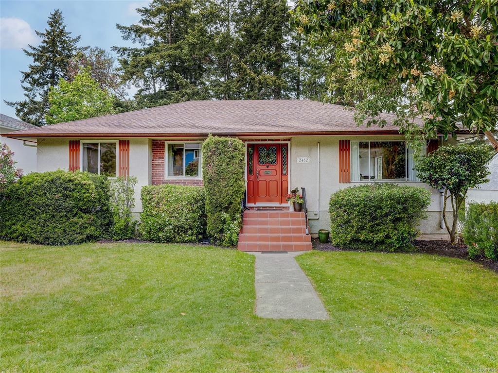 2452 Camelot Rd Saanich , Saanich